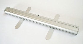 本体下部の脚を広げる